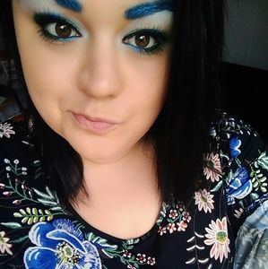 Meet your Posher, Crystal